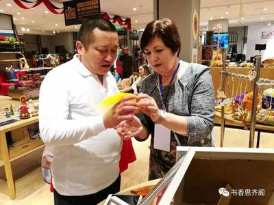 薪火相傳，巧手繪非遺——記哈爾濱市尚威志愿者協(xié)會(huì)文化志愿者分會(huì)參加“哈深哈”麥秸畫展示活動(dòng)